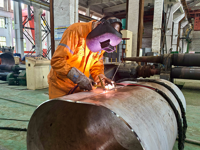 弘旭員工直面烈日考驗(yàn)，汗水鑄就質(zhì)量豐碑(圖2)