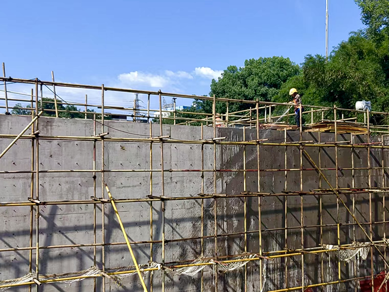 弘旭員工直面烈日考驗(yàn)，汗水鑄就質(zhì)量豐碑(圖1)