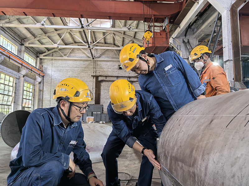 弘旭公司總經(jīng)理劉小東帶隊督導(dǎo)設(shè)備制造安全生產(chǎn)專項檢查(圖3) 弘旭公司總經(jīng)理劉小東帶隊督導(dǎo)設(shè)備制造安全生產(chǎn)專項檢查(圖3)