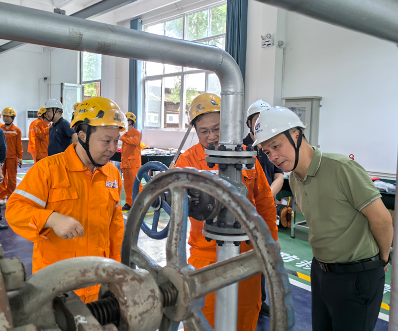 瀘天化集團(tuán)公司外部董事赴弘旭公司調(diào)研指導(dǎo)工作(圖6) 瀘天化集團(tuán)公司外部董事赴弘旭公司調(diào)研指導(dǎo)工作(圖6)